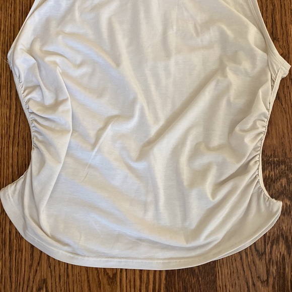 Lululemon Athletica Women's Mock  Turtleneck Sleeveless top.beige color. - Picture 5 of 6